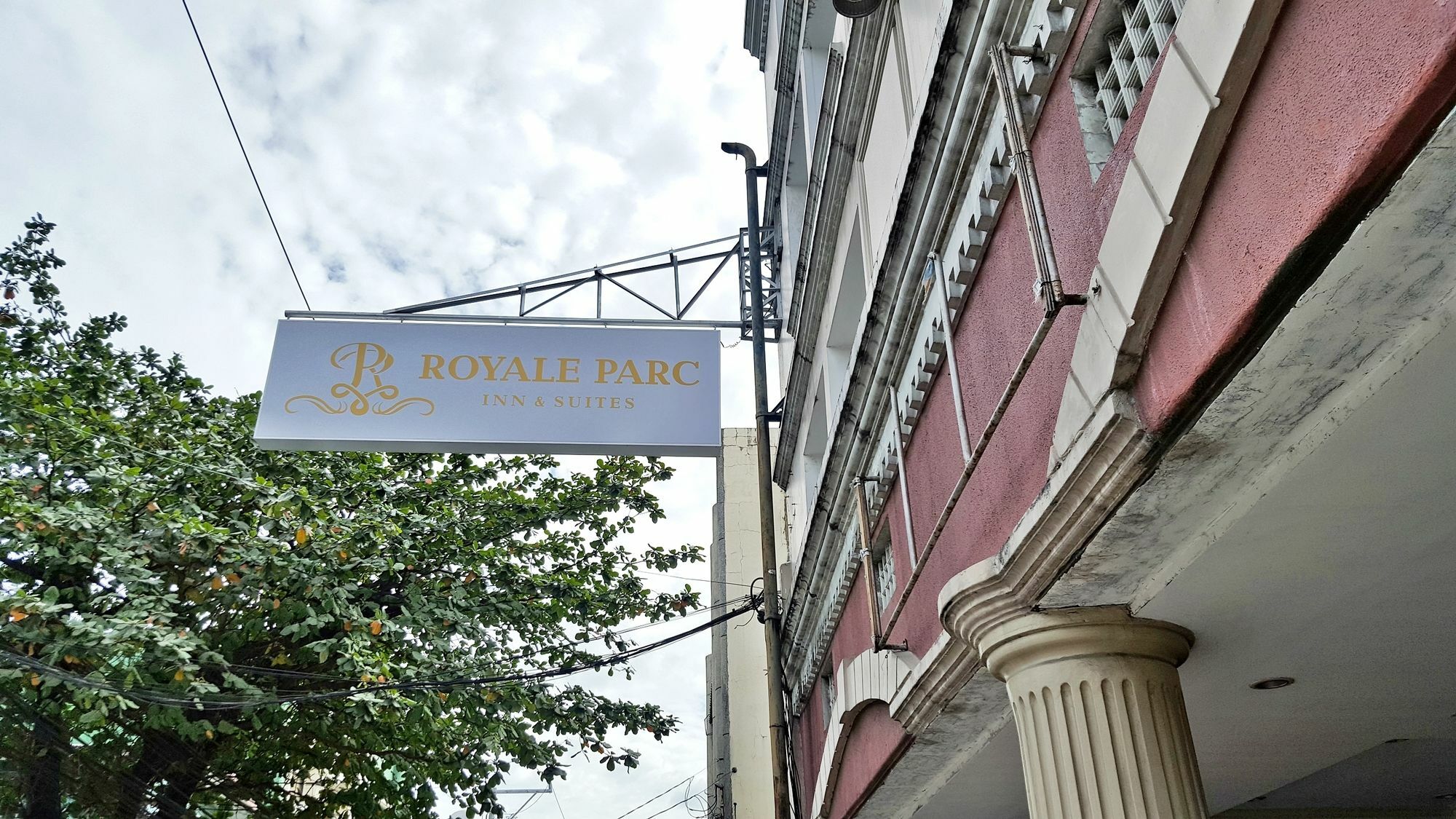 Royale Parc Inn & Suites Quezon City Exteriör bild
